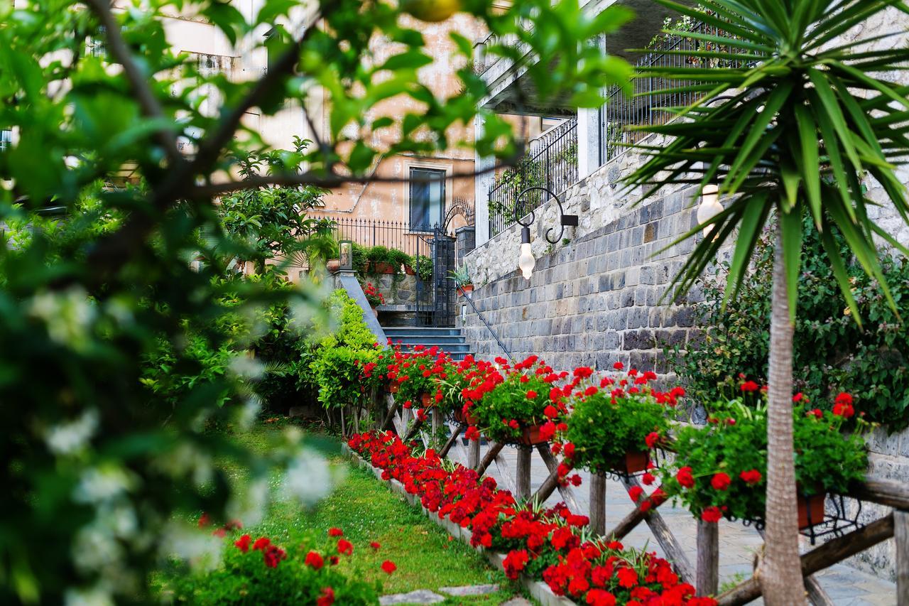Bed and Breakfast Relais Il Pennino Масса-Лубренсе Экстерьер фото