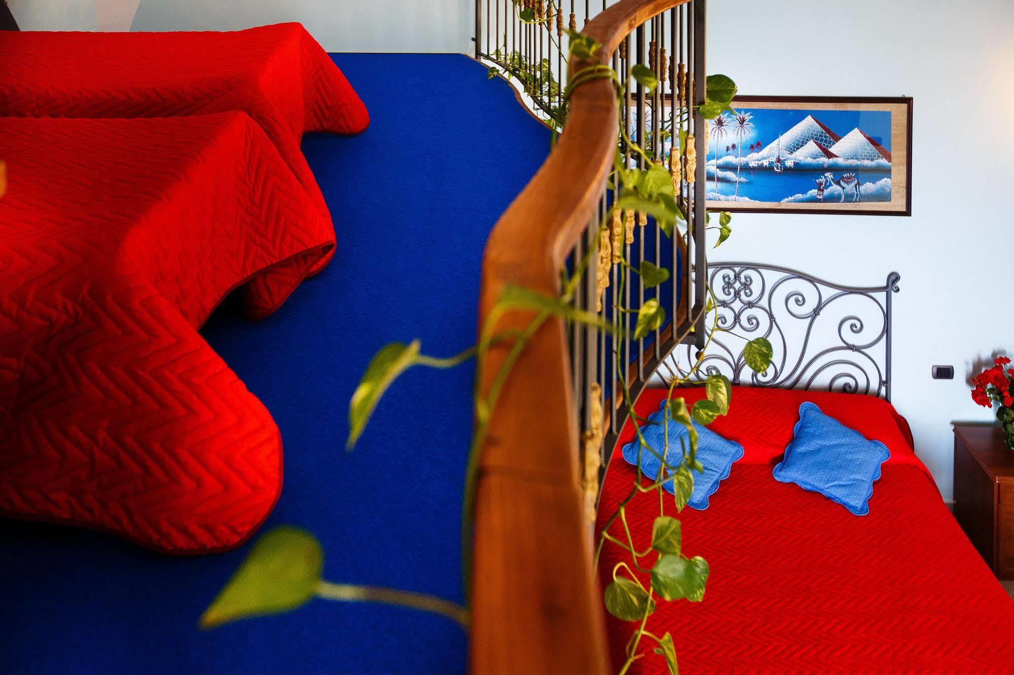 Bed and Breakfast Relais Il Pennino Масса-Лубренсе Экстерьер фото