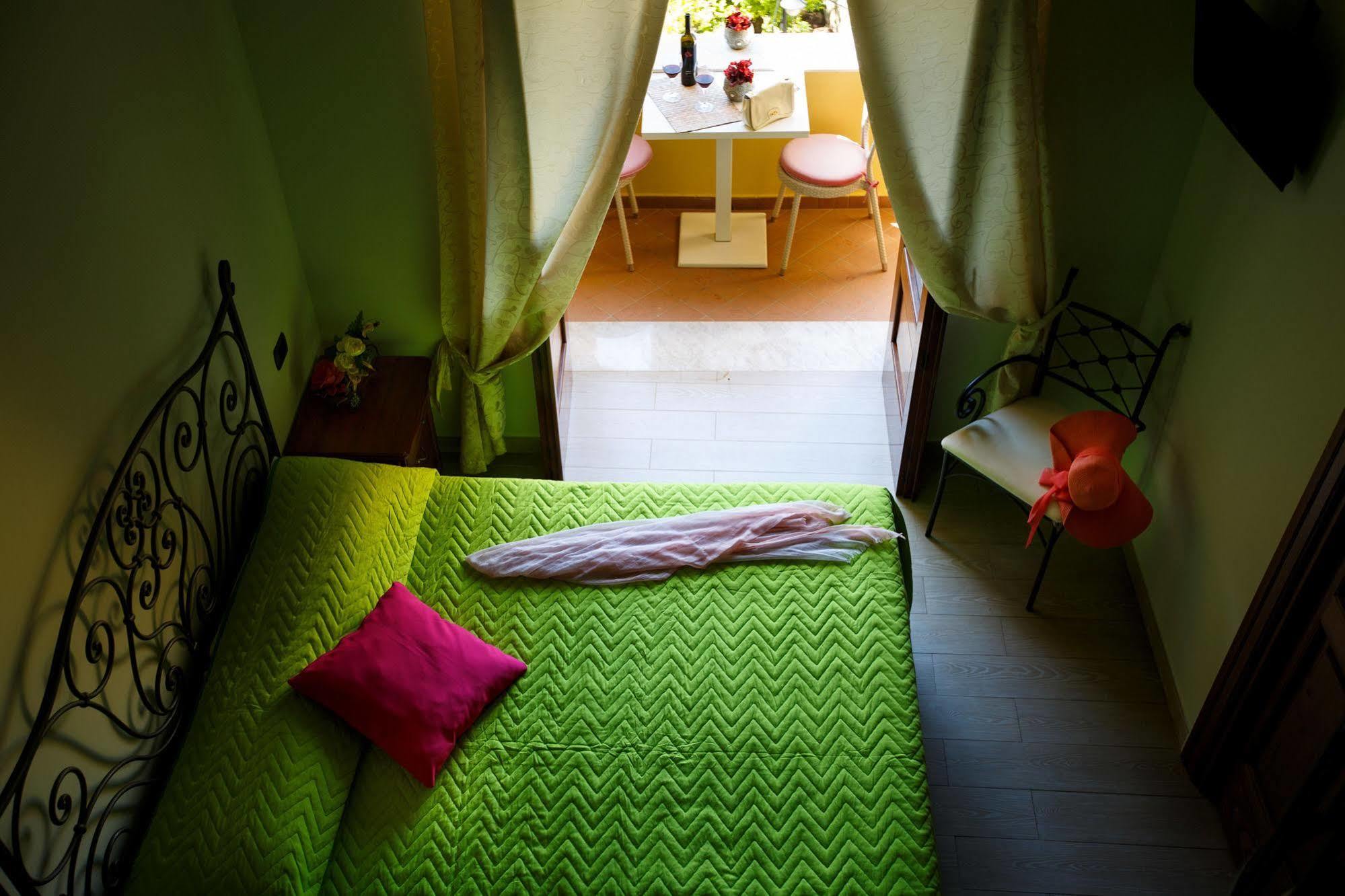 Bed and Breakfast Relais Il Pennino Масса-Лубренсе Экстерьер фото